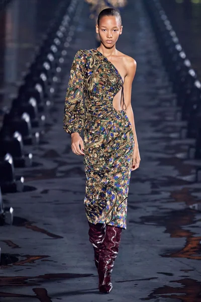 Look 16